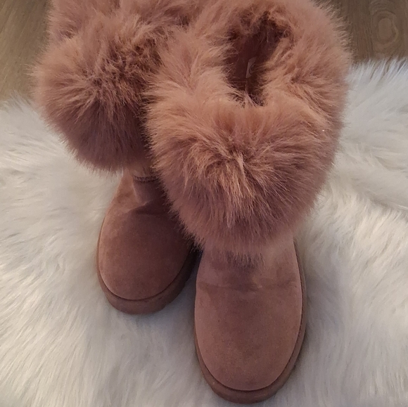 Cozy Fluffy Brown Ankle Booties - Picture 5 of 5